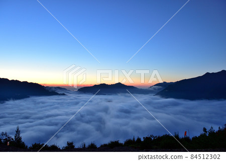 Sea of clouds in the Kiwa basin from Tsuenomine Sea of clouds in the Kiwa basin from Tsuenomine 84512302