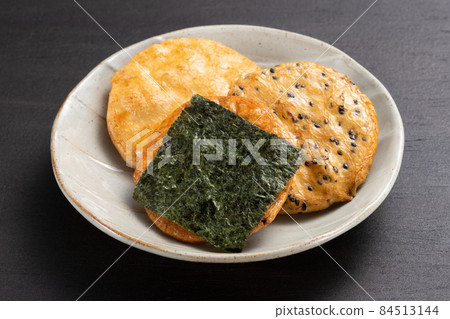 rice crackers rice crackers 84513144