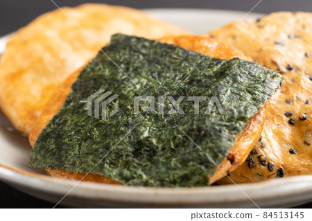 rice crackers rice crackers 84513145