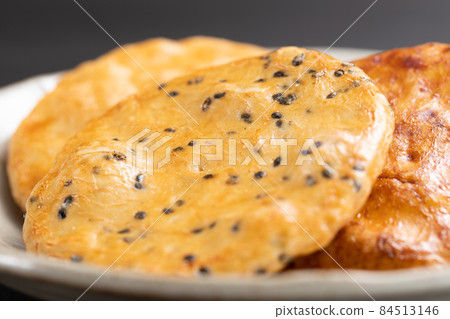 rice crackers rice crackers 84513146