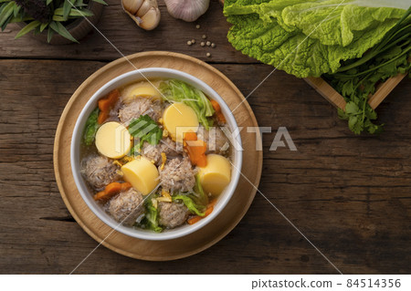 Clear glass noodle soup with Minced Pork,Vegetables and egg tofu (Gaeng Jued Woon Sen) 84514356