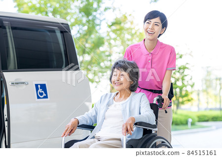 Caregiver to pick up and drop off shooting cooperation "LINK FOREST" Caregiver to pick up and drop off shooting cooperation "LINK FOREST" 84515161