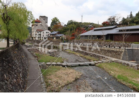 River scenery during the autumn colors in Japan: Yumoto Ongai, Nagato City, Yamaguchi Prefecture and the Otozure River upstream of the Fukagawa River 84516088