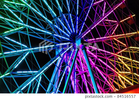 Lighted-up Ferris wheel 84516557