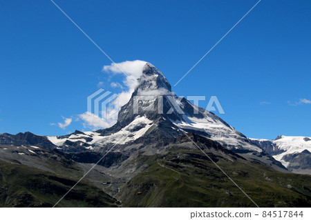 Independent peak Matterhorn Weifudodo shines in the blue sky Independent peak Matterhorn Weifudodo shines in the blue sky 84517844