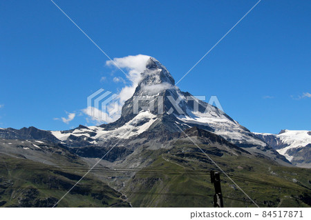 Independent peak Matterhorn Weifudodo against the backdrop of the blue sky Independent peak Matterhorn Weifudodo against the backdrop of the blue sky 84517871