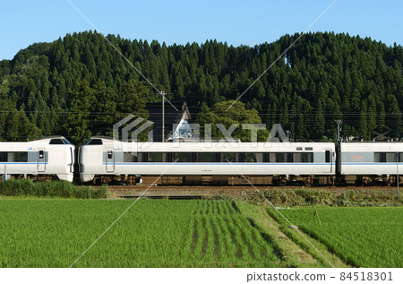 Hokuriku Main Line Morimoto-Tsubata JR West 681 series W01 formation (Kanazawa) ⑥ Kumoha 681-507 Sea side Hokuriku Main Line Morimoto-Tsubata JR West 681 series W01 formation (Kanazawa) ⑥ Kumoha 681-507 Sea side 84518301