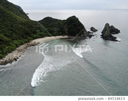 奄美最南端夜通濱的海岸鳥瞰圖 奄美最南端夜通濱的海岸鳥瞰圖 84518613