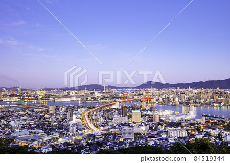 View from Mt. Takato: Beautiful Wakato Ohashi Bridge and evening view of the townscape (Kitakyushu City, Fukuoka Prefecture) 84519344
