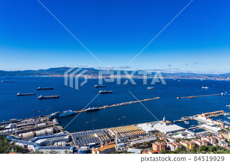 Panoramic view of the port of Gibraltar and the bay of Algeciras full of boats 84519929