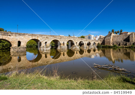 Puente Romano, the Roman Bridge in Merida, Extremadura, Spain. Puente Romano, the Roman Bridge in Merida, Extremadura, Spain. 84519949