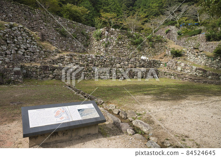 Den Hashiba Hideyoshi House Ruins 安土城跡(滋賀縣近江八幡市安土町) Den Hashiba Hideyoshi House Ruins 安土城跡(滋賀縣近江八幡市安土町) 84524645
