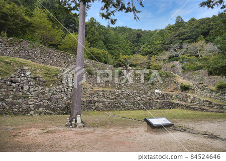 Den Hashiba Hideyoshi House Ruins 安土城跡(滋賀縣近江八幡市安土町) Den Hashiba Hideyoshi House Ruins 安土城跡(滋賀縣近江八幡市安土町) 84524646