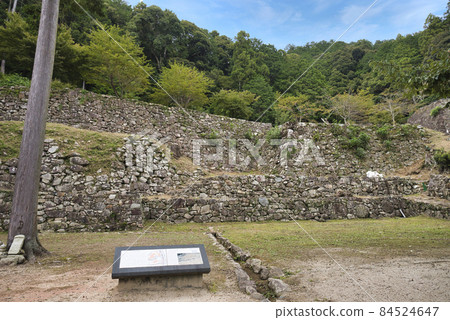Den Hashiba Hideyoshi House Ruins 安土城跡(滋賀縣近江八幡市安土町) Den Hashiba Hideyoshi House Ruins 安土城跡(滋賀縣近江八幡市安土町) 84524647