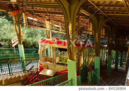 大阪府八尾市西木纜車高安山站停靠的纜車 84526904