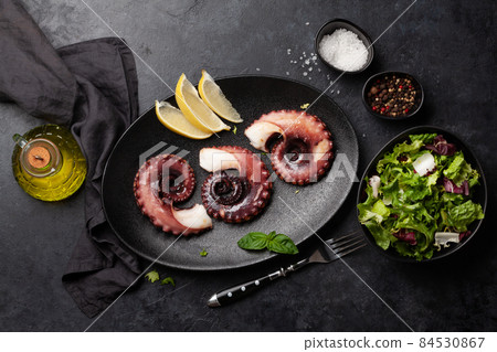 Grilled octopus 84530867