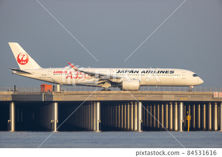 Scenery of Haneda Airport, taxiing passenger plane, Japan Airlines 84531616