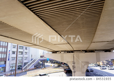 Shuto Expressway Line 1 in front of Ueno Station 84531935