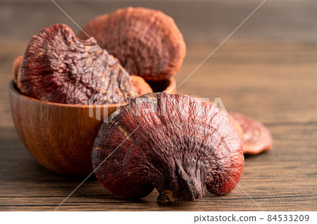 Dried lingzhi mushroom isolated on white background with clipping path. 84533209