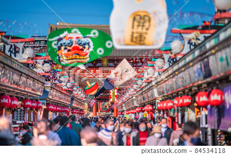 Tokyo cityscape of Japan December. Shake on Omicron strain. Still, the number of elderly people in Sensoji Temple is increasing, and the number of threatening people is increasing = 2 days. 84534118