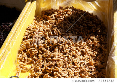 Selling walnuts by weight Selling walnuts by weight 84534238
