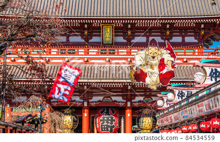 日本 12 月的東京城市景觀。世界震動了 Omicron 的股票。東京淺草寺 ... = 12 月 2 日 84534559