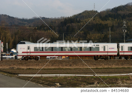 北陸本線 森本津津特快 683 系列 N13 編隊 ⑨ Kuha 683-8701 Sea side 北陸本線 森本津津特快 683 系列 N13 編隊 ⑨ Kuha 683-8701 Sea side 84534680