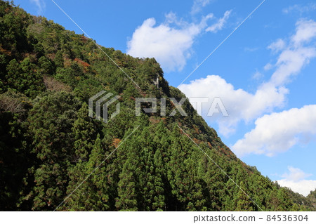 藍天和山 藍天和山 84536304