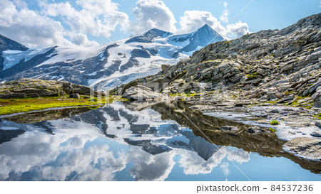 Mountain glacier reflection in Austrian Alps 84537236