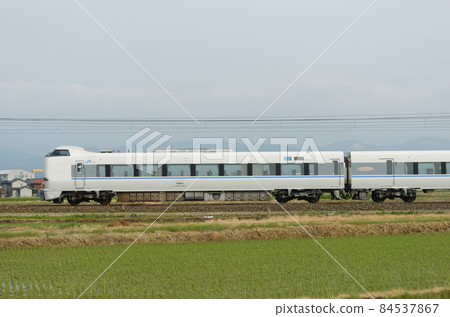 北陸本線 三河加賀笠間 JR 西 683 系列 R12 編隊(金澤) ③ 雲葉 683-3524 海邊 北陸本線 三河加賀笠間 JR 西 683 系列 R12 編隊(金澤) ③ 雲葉 683-3524 海邊 84537867
