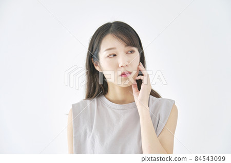 Female toothache white background Female toothache white background 84543099