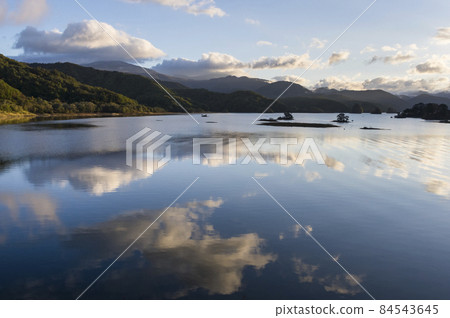 秋元湖在早晨 84543645