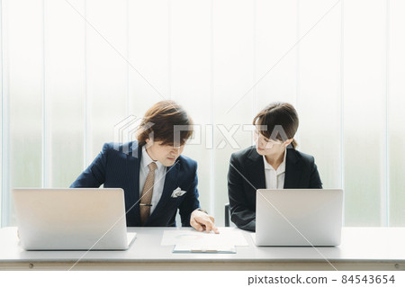 男女西裝諮詢 84543654