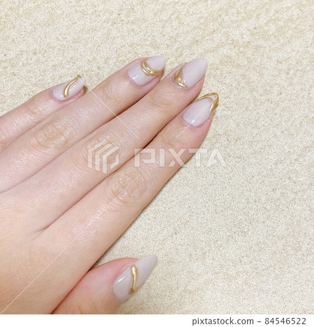 成人可愛的細微差別美甲 84546522