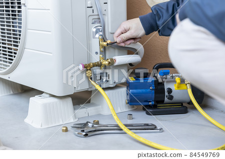 Air conditioner installation work (vacuum drawing) 84549769