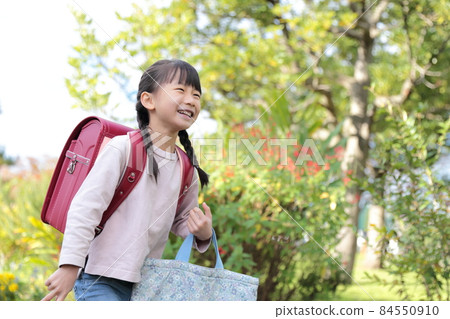 Elementary school girl going to and from school 84550910