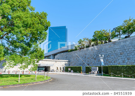 大阪府大阪市天氣晴朗的大阪城大廳 84551939