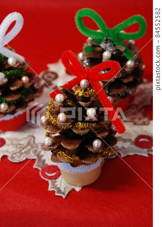 Pinecone Christmas Tree 84552582