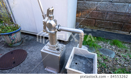 Well water hand pump 84553262