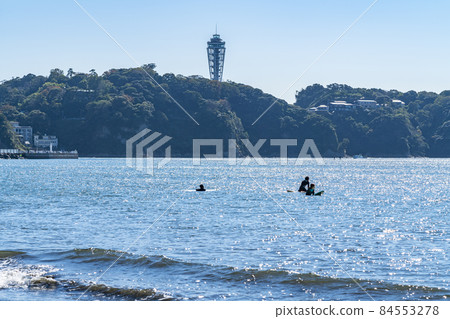 【神奈川縣】波光粼粼的海和江之島 84553278