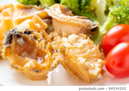 炒鮑魚(國產蝦夷鮑魚)。 炒鮑魚(國產蝦夷鮑魚)。 84554103