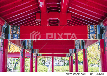 Corridor of Chinese garden "Shinshuen" [Kawasaki City, Kanagawa Prefecture] 84556681