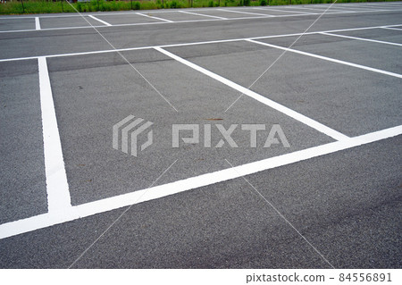 [Parking lot coin parking] Car traffic image 84556891