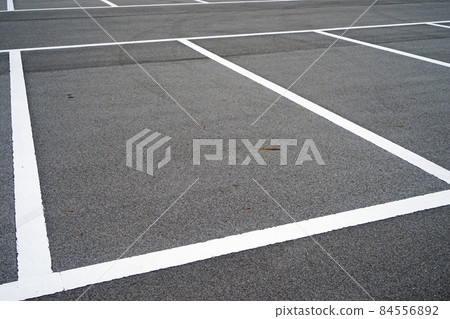 [Parking lot coin parking] Car traffic image 84556892