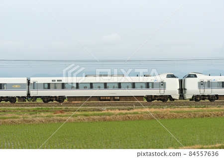 Hokuriku Main Line Mikawa-Kaga Kasama JR West 683 series S09 formation (Kanazawa) ⑤ Kumoha 683-3517 Sea side Hokuriku Main Line Mikawa-Kaga Kasama JR West 683 series S09 formation (Kanazawa) ⑤ Kumoha 683-3517 Sea side 84557636