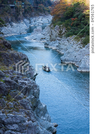 大步峽和河系下降（德島縣三好市） 84561765
