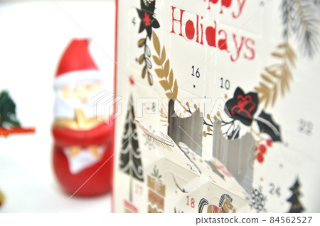 降臨節日曆背後的聖誕老人雕像 84562527