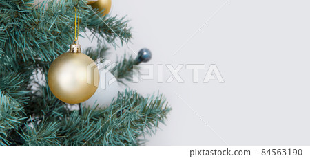 Christmas banner with christmas tree garland and ornaments. New Year background. Hanging gold balls and ribbons. Horizontal Christmas header for website template, flyers and posters. Flat top view. Christmas banner with christmas tree garland and ornaments. New Year background. Hanging gold balls and ribbons. Horizontal Christmas header for website template, flyers and posters. Flat top view. 84563190