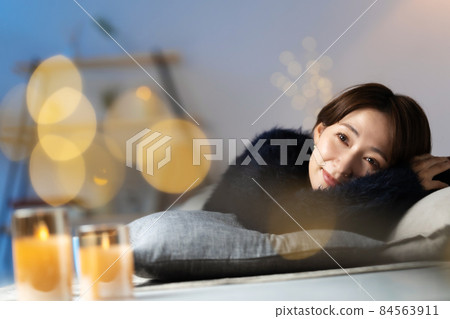 Middle female beauty image napping 84563911