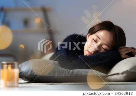 中年女性美圖打盹 84563917